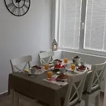 Appartamento Tinjarosa Mundanije