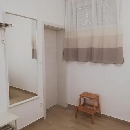 Tinjarosa アパート Mundanije