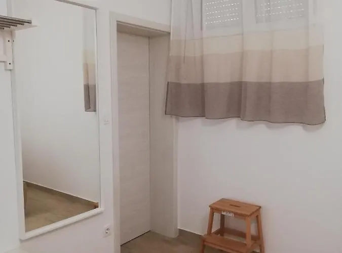 Tinjarosa Apartman Mundanije