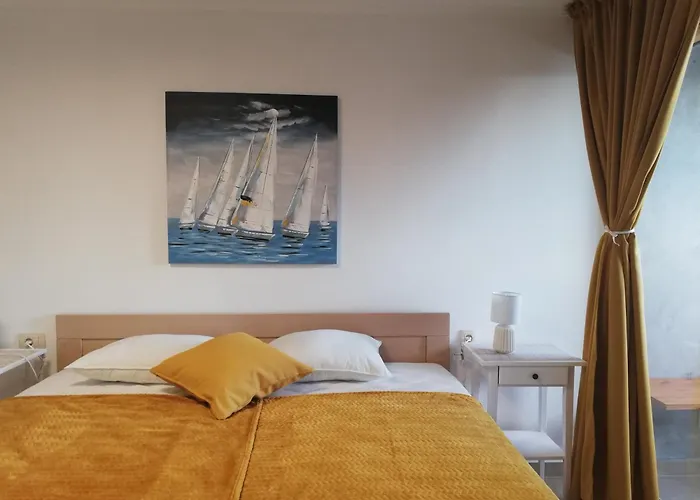 Tinjarosa Apartman Mundanije