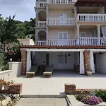 Tinjarosa Mundanije