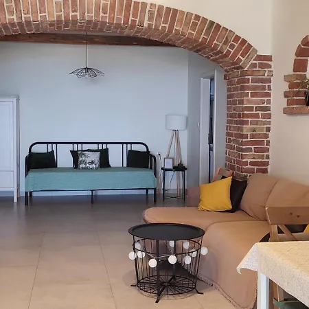 Tinjarosa Apartmán Mundanije