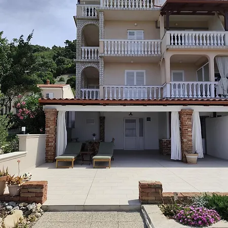 Tinjarosa Mundanije